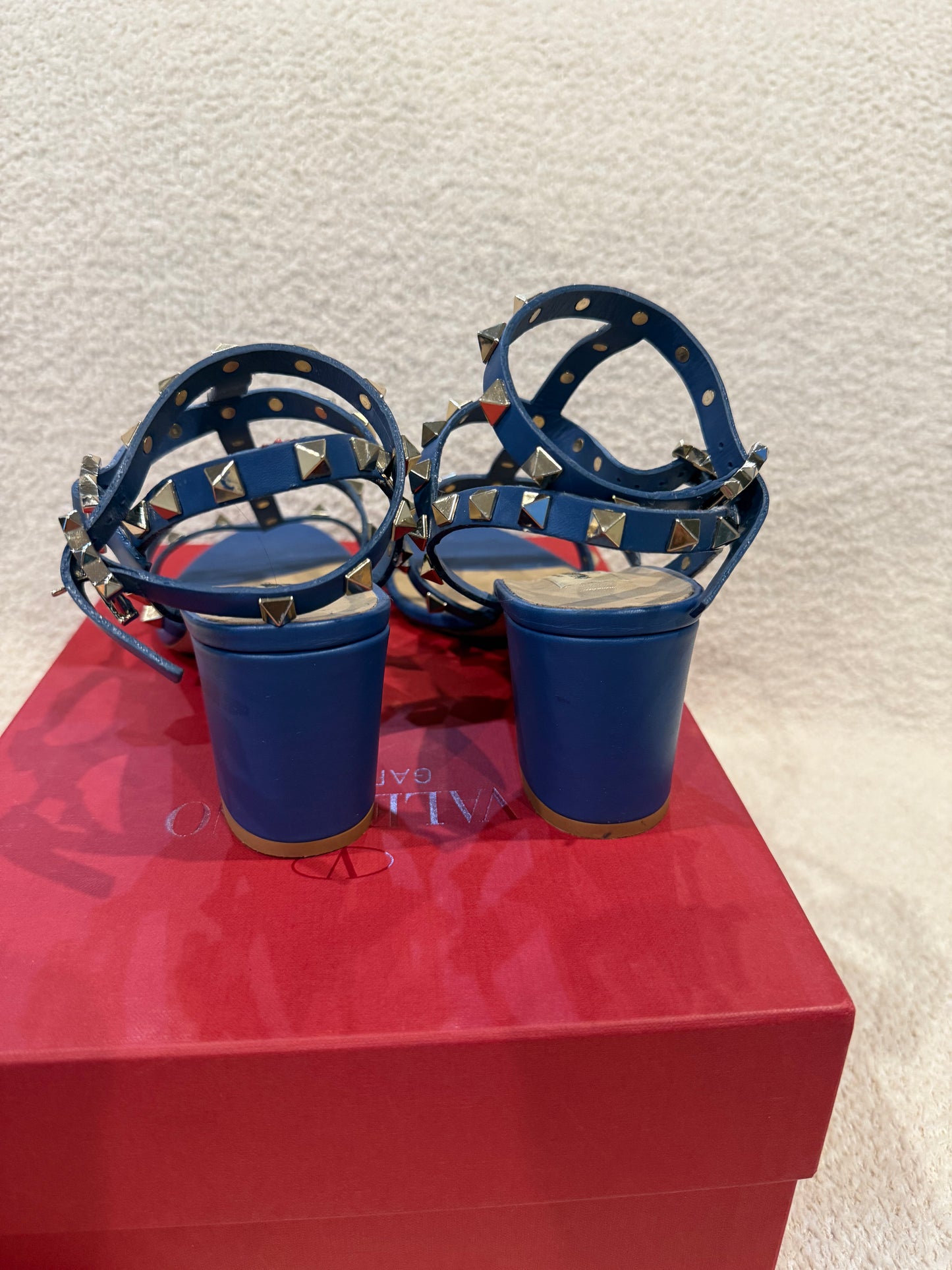 Valentino Garavani Rockstud sandals size 38.5