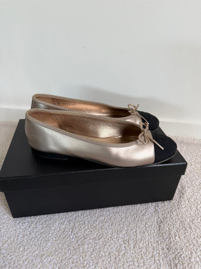 Chanel Metallic light gold lambskin ballet flats size 37.5