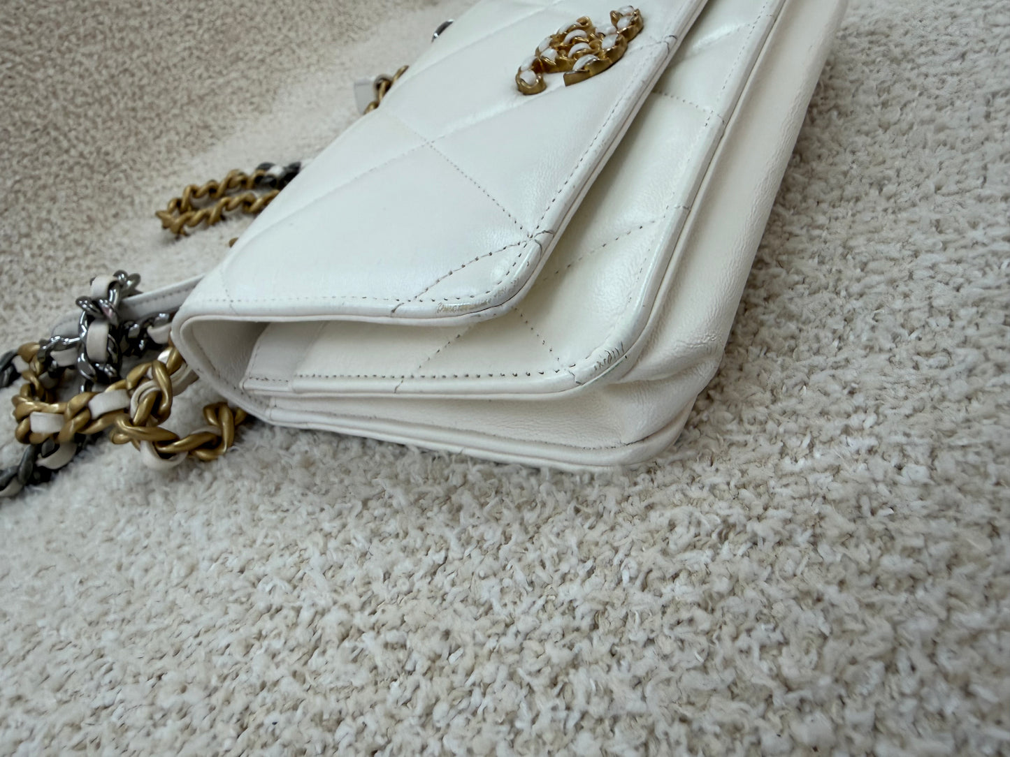 Chanel 19 woc white and gold