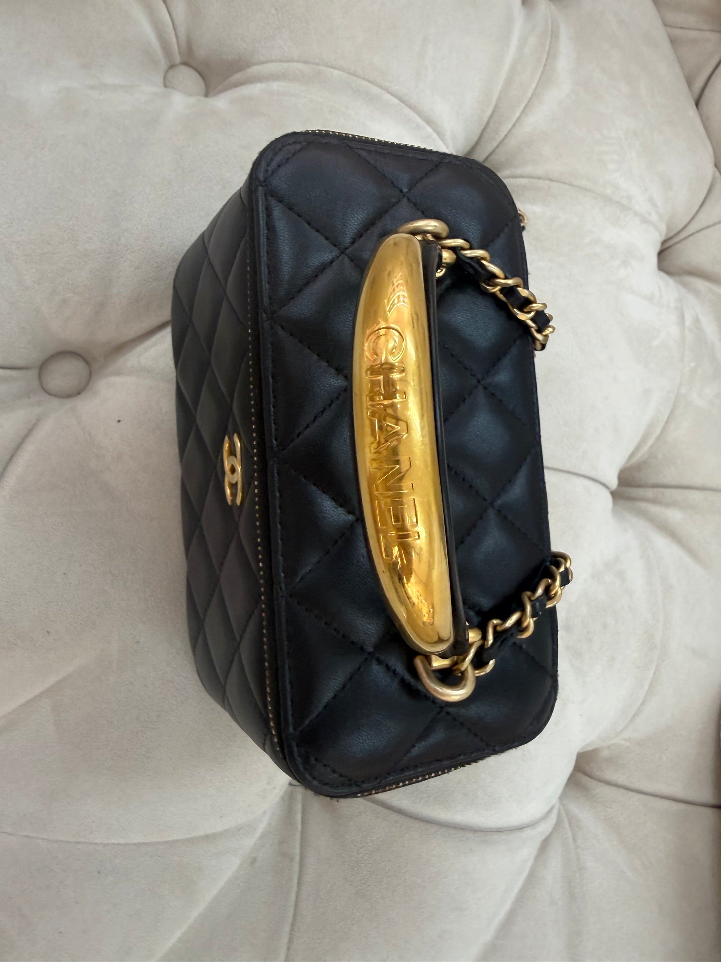 Chanel 22B Vanity case with top handle