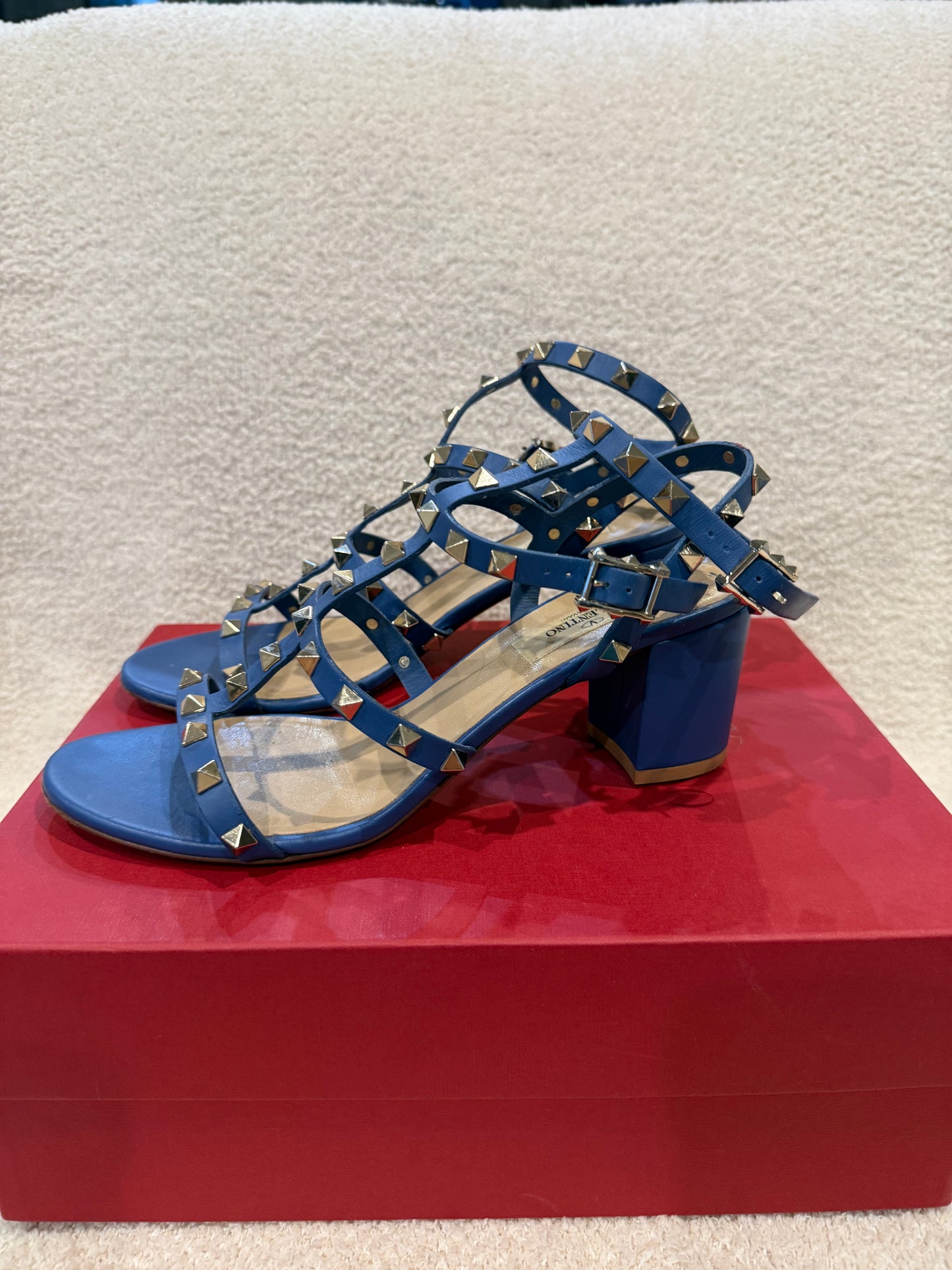 Valentino Garavani Rockstud sandals size 38.5