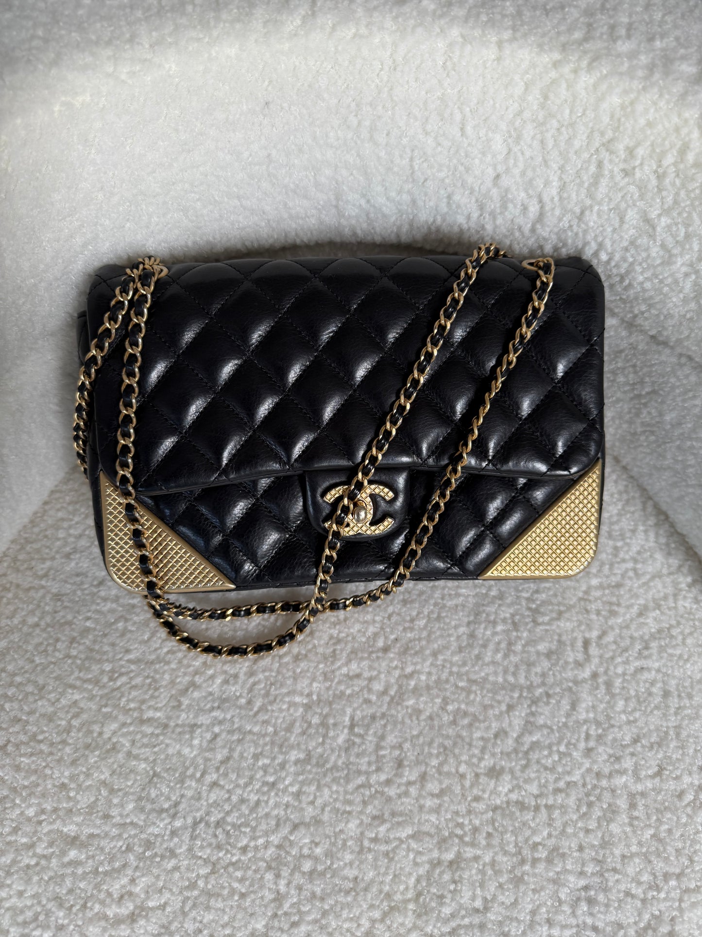 Chanel rock the corner flap