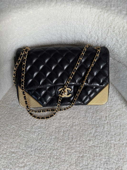 Chanel rock the corner flap
