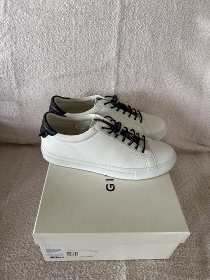 Givenchy Sneakers size 39