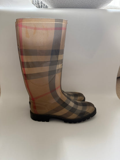 Burberry boots size 37