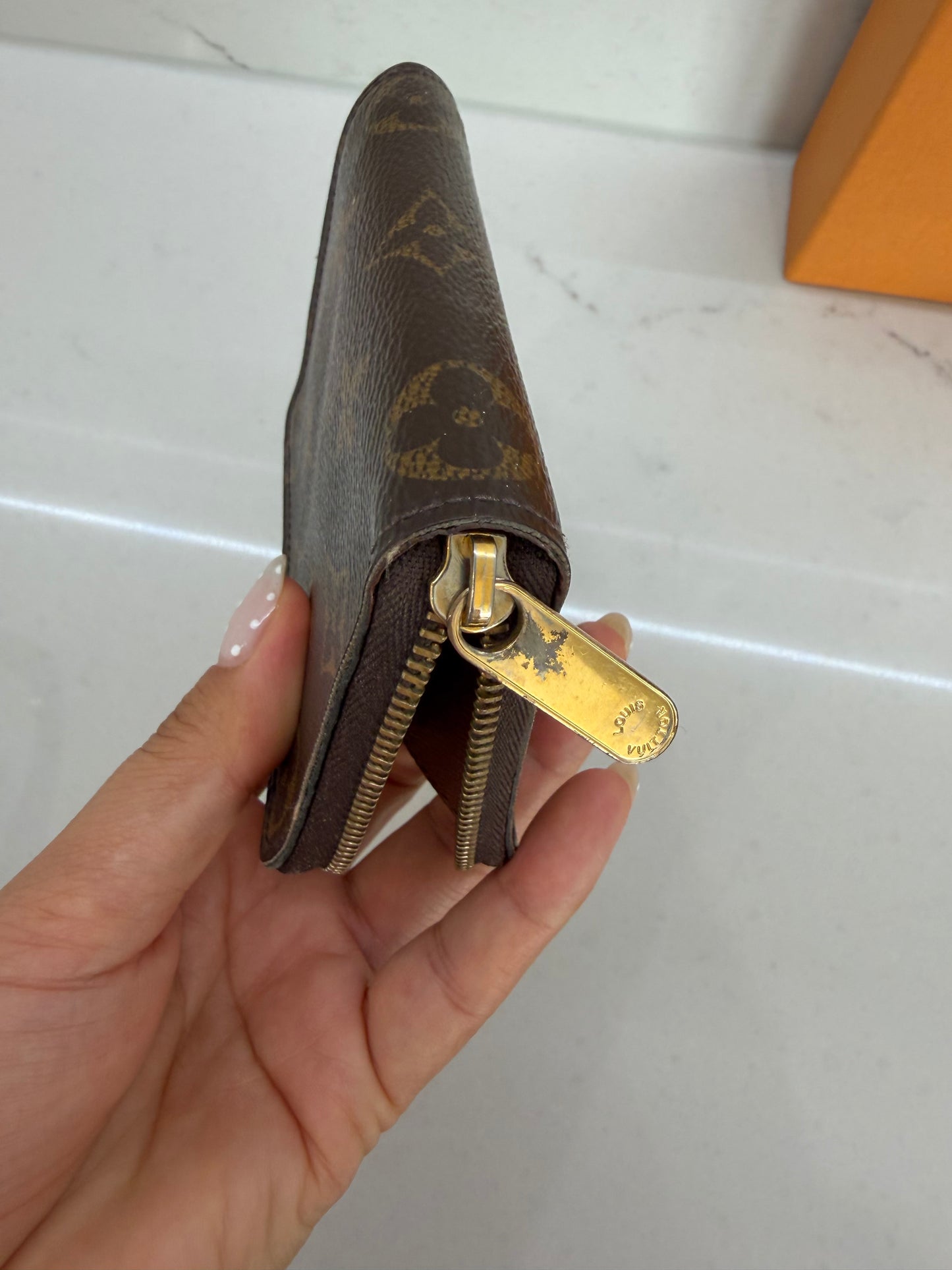 Louis Vuitton zippy card holder