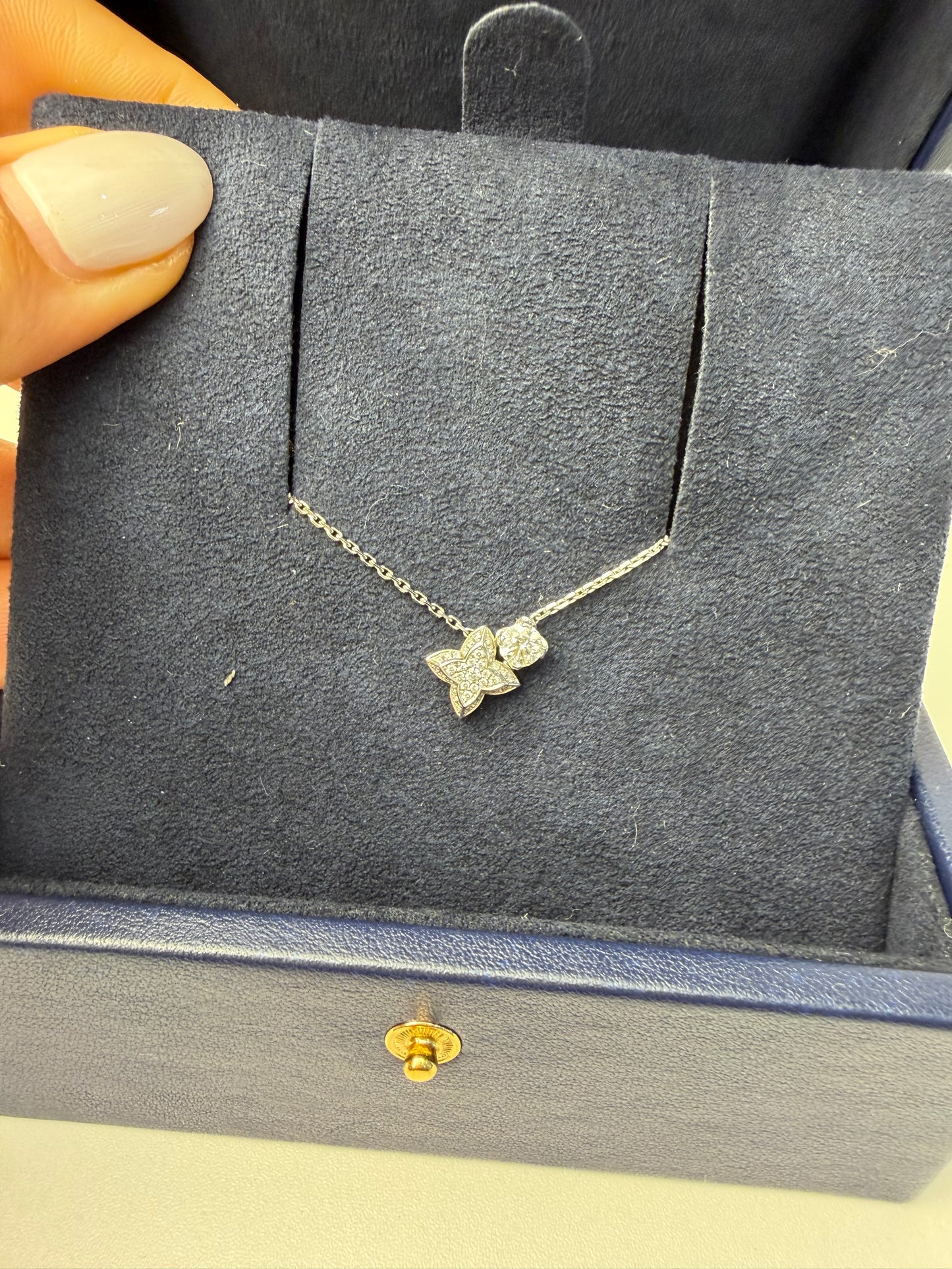 LV Diamonds Double Pendant, Round Brilliant cut