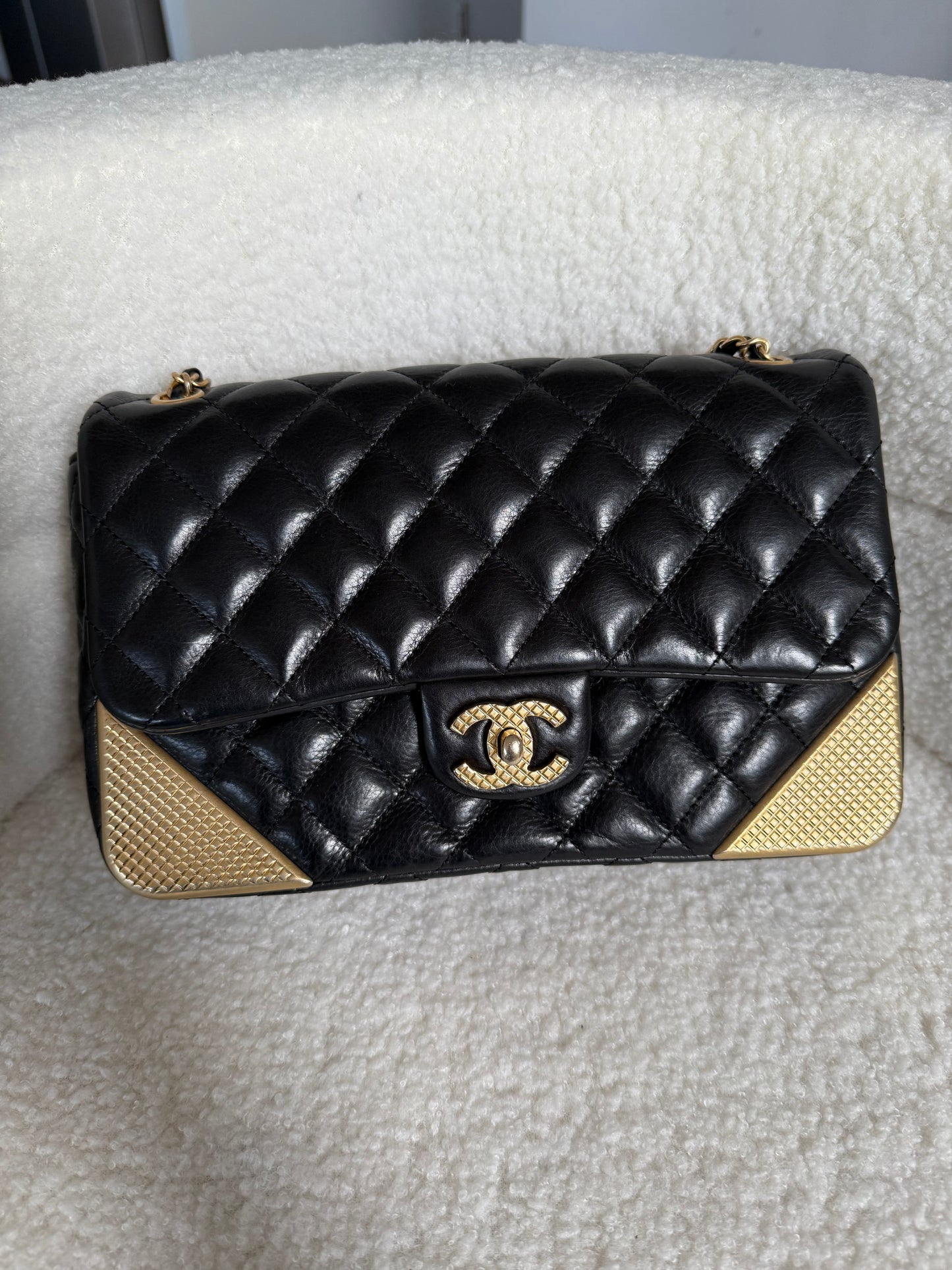 Chanel rock the corner flap