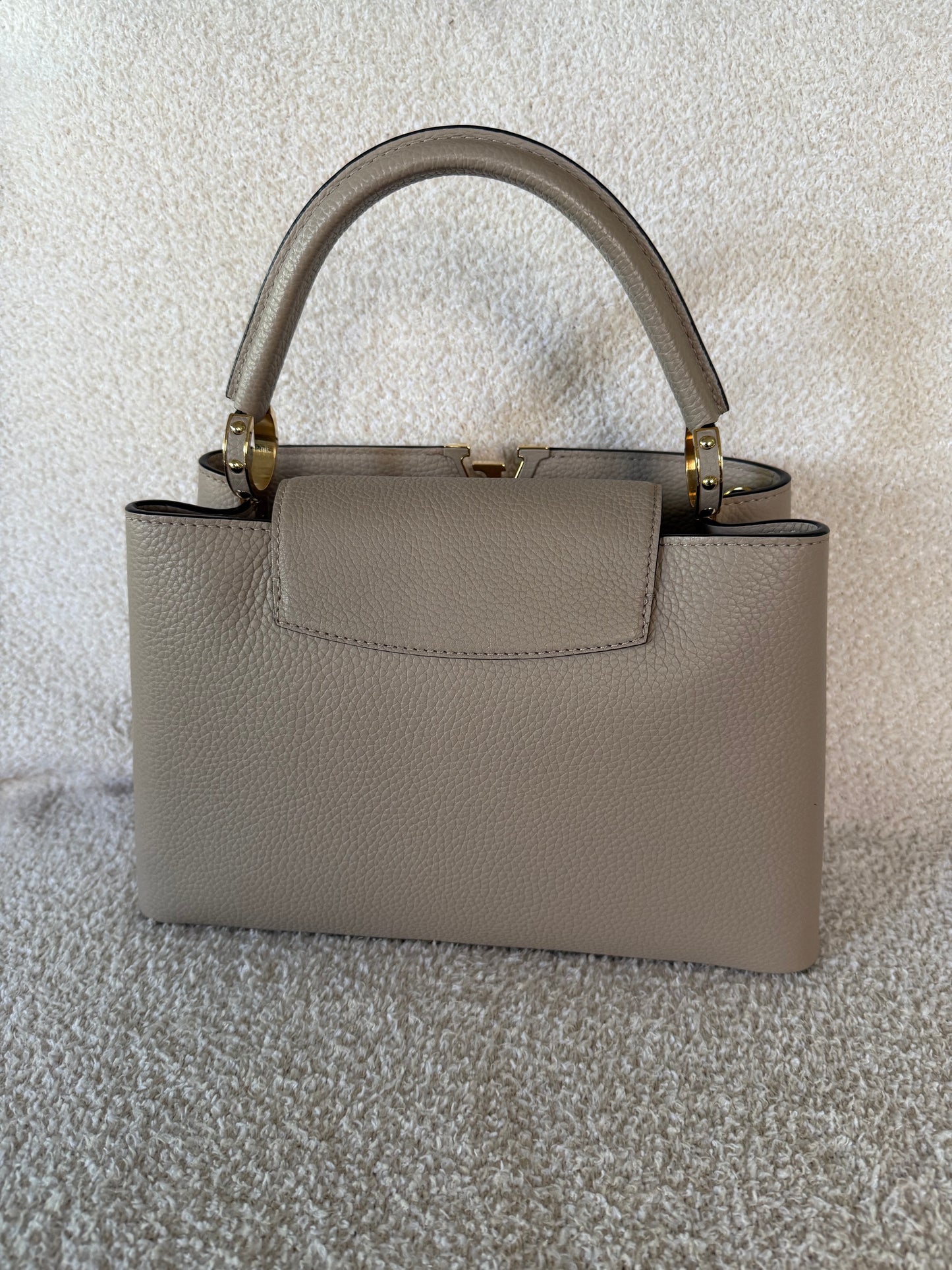 Louis Vuitton Capucines PM beige/Galet colour