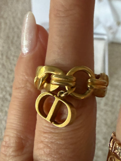 Dior Danseuse Etoile ring features gold-finish metal links