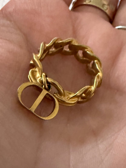 Dior Danseuse Etoile ring features gold-finish metal links