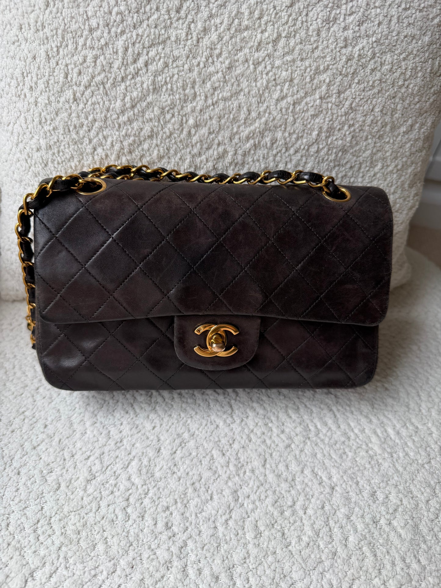 Vintage classic double flap , Size Small