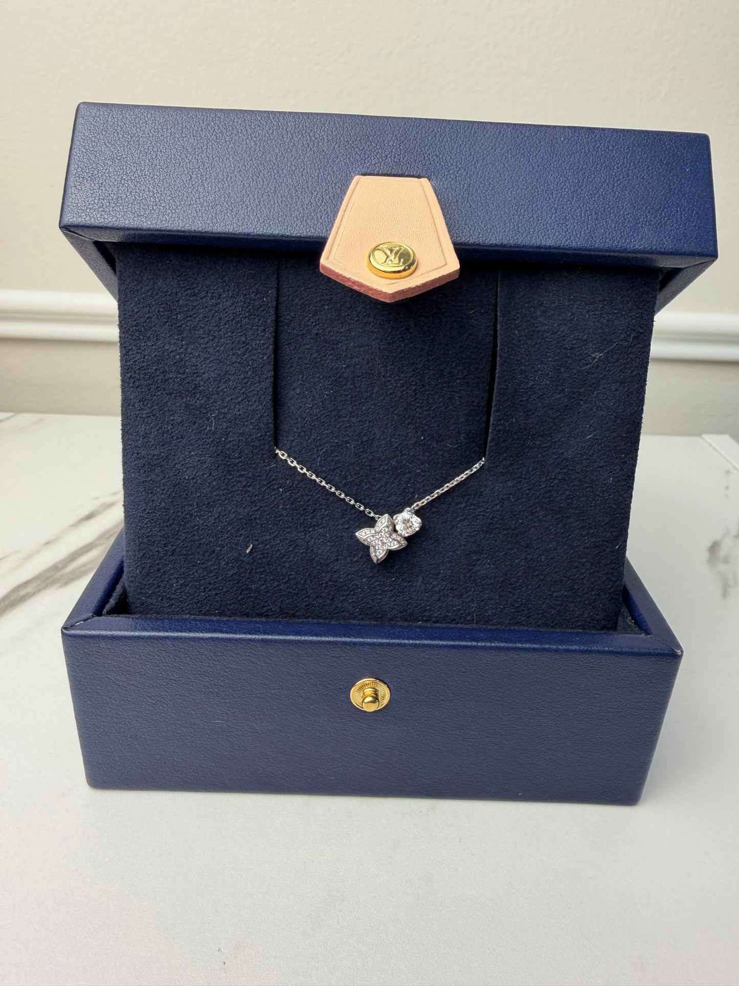 LV Diamonds Double Pendant, Round Brilliant cut