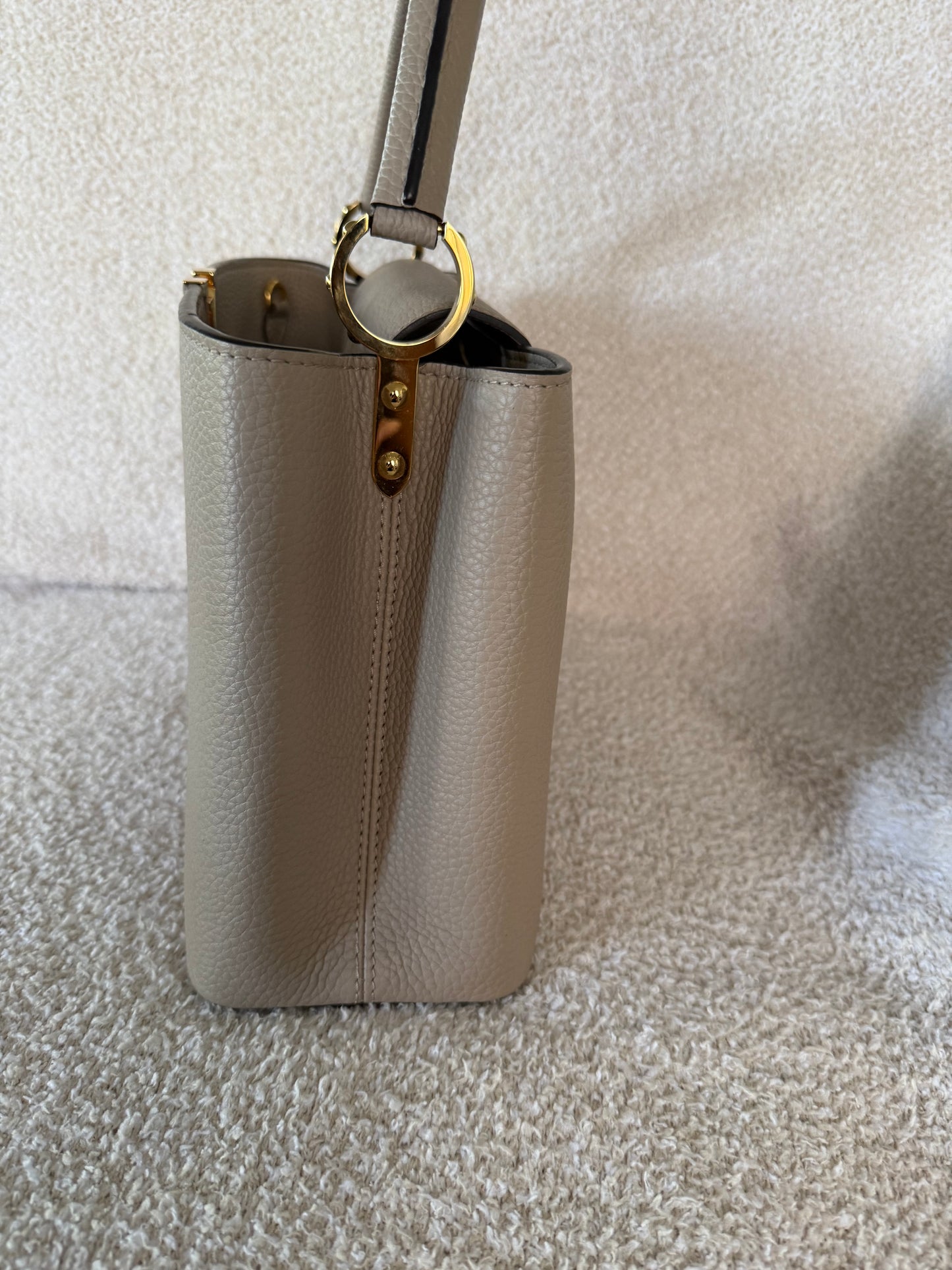 Louis Vuitton Capucines PM beige/Galet colour