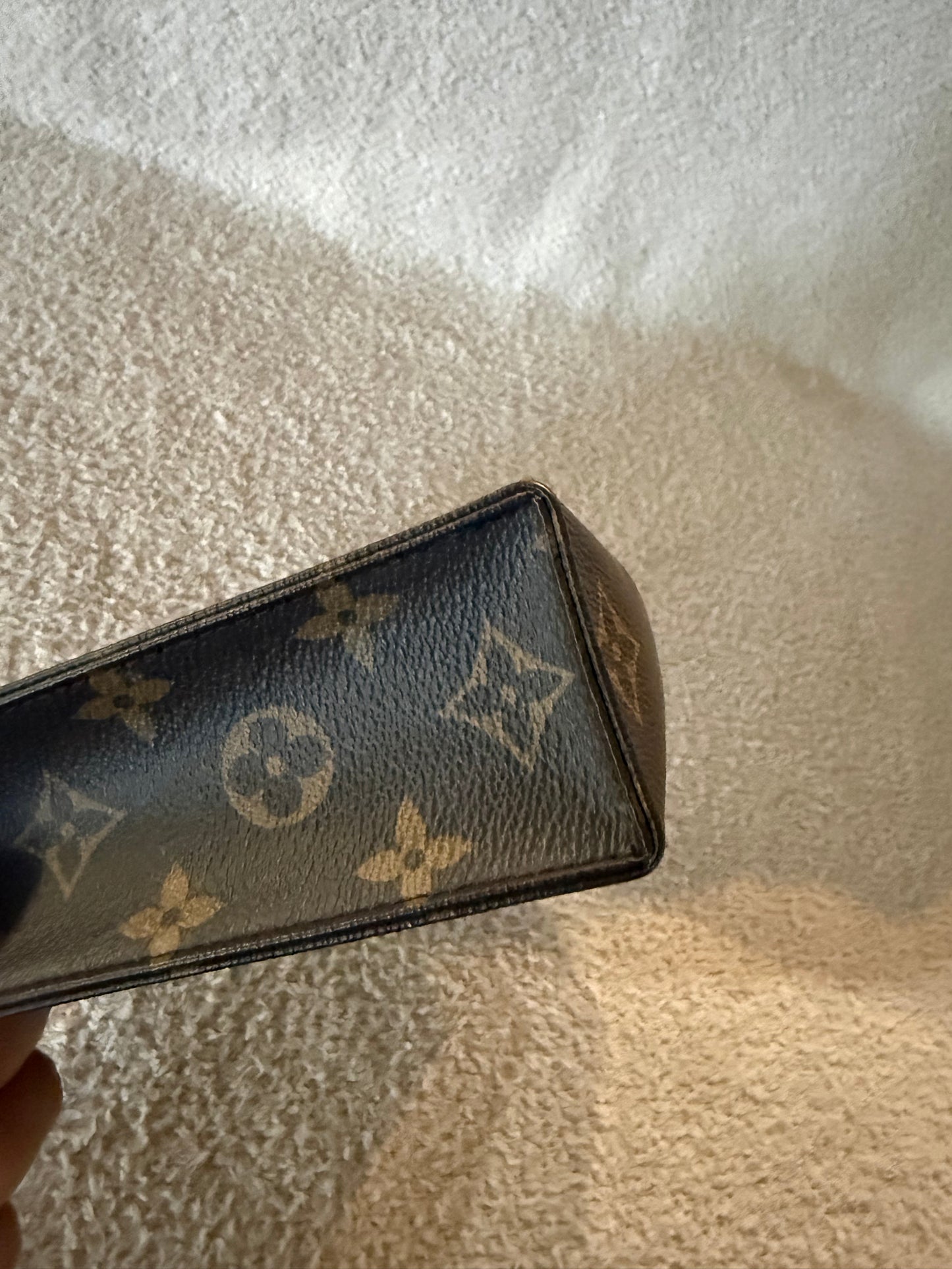 LV Louis Vuitton Toiletry Pouch in Monogram Canvas