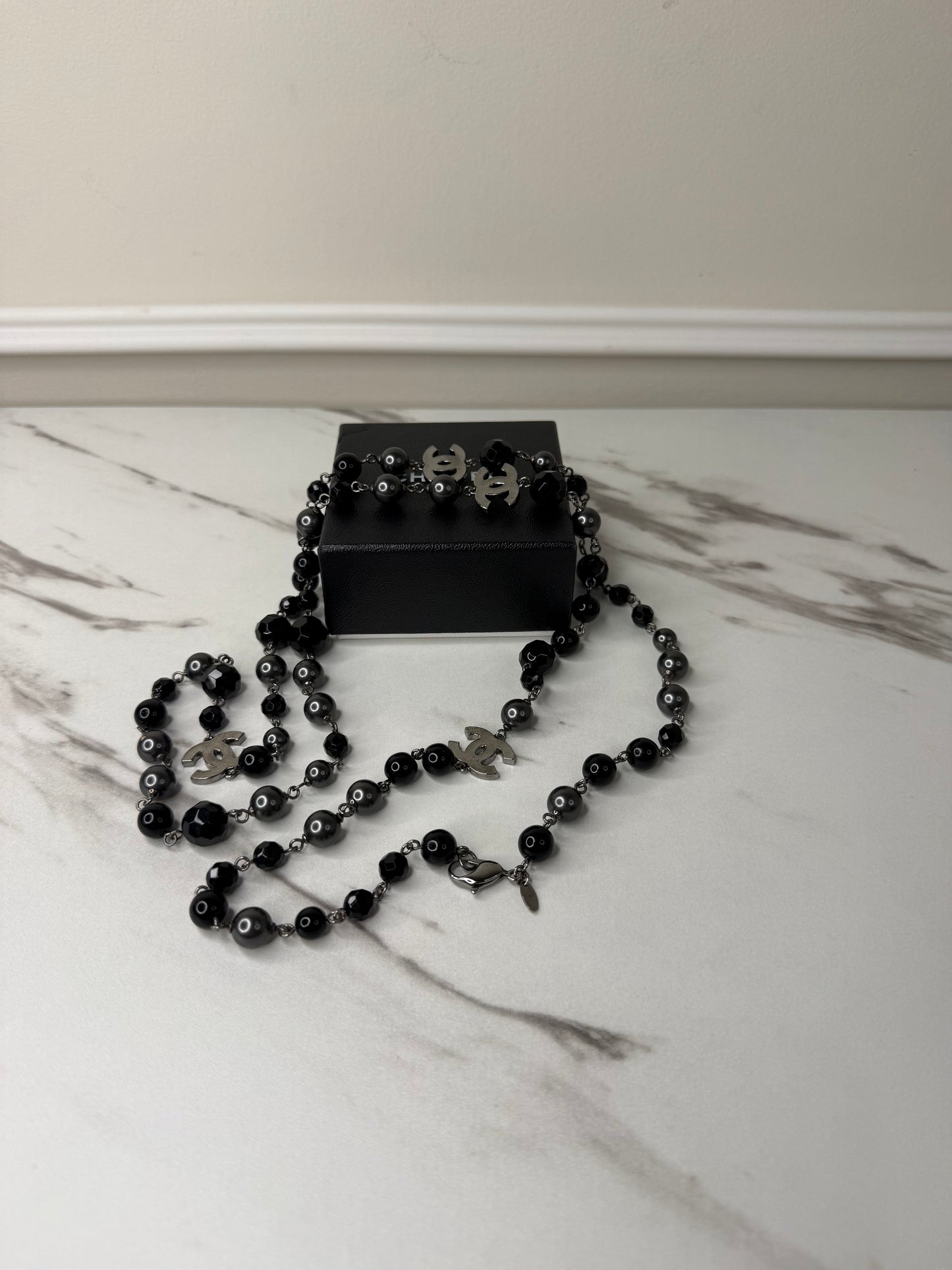 Chanel CC Logo long necklace featuring black and grey beads