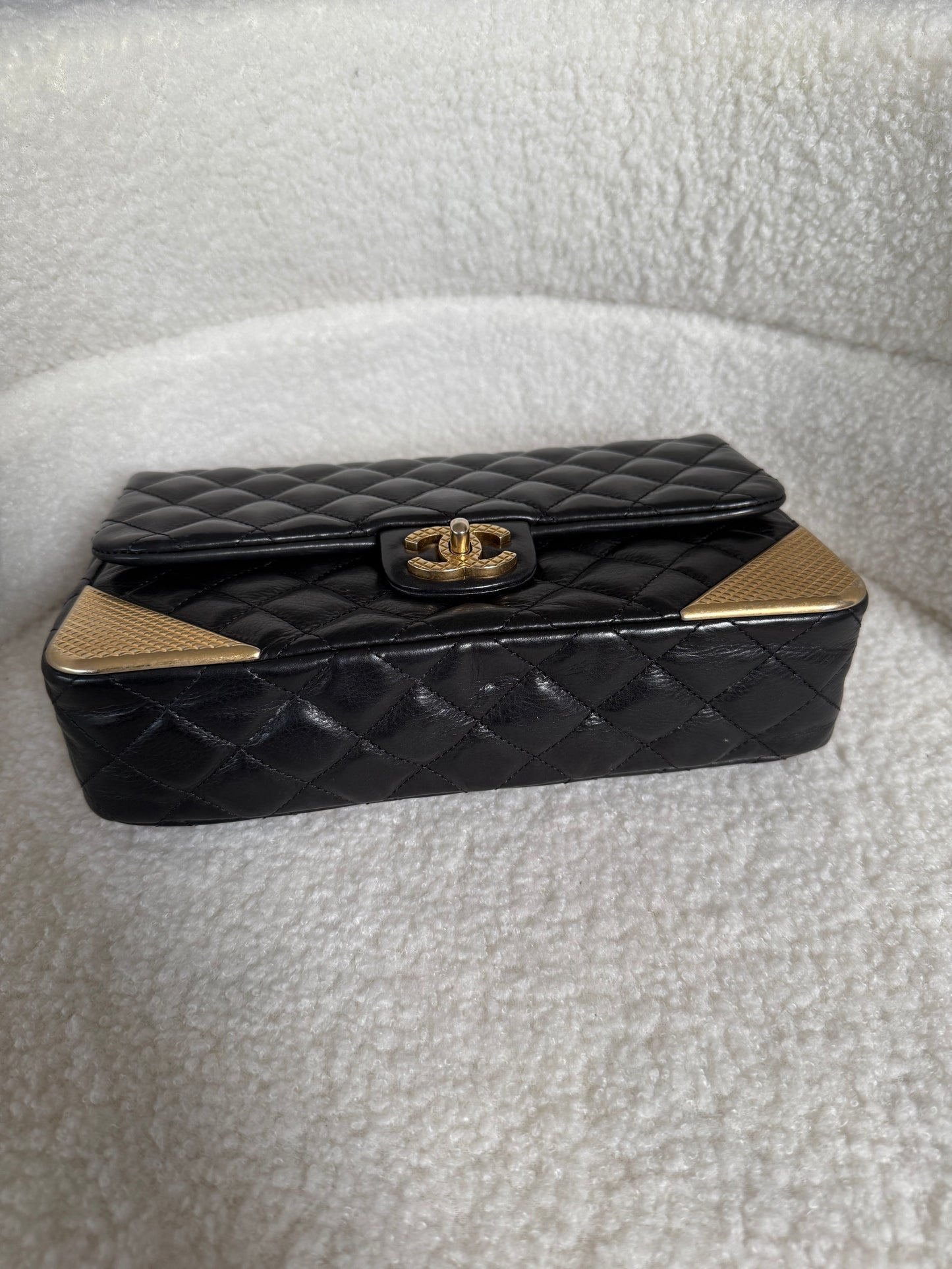 Chanel rock the corner flap
