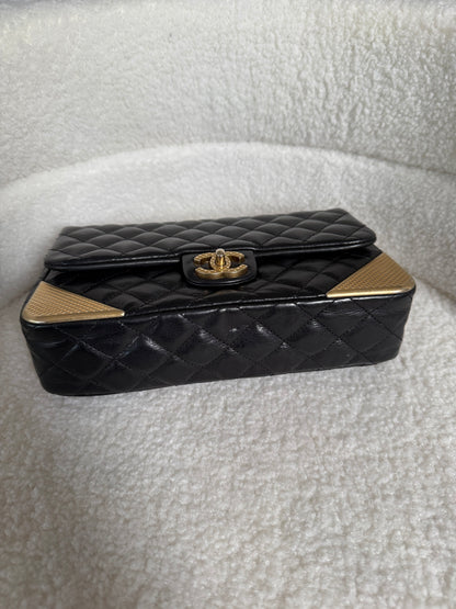 Chanel rock the corner flap