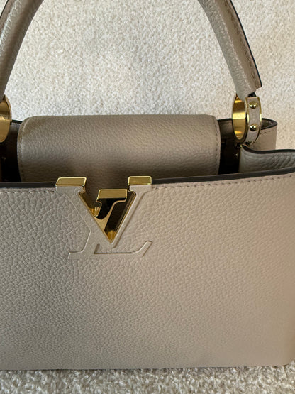 Louis Vuitton Capucines PM beige/Galet colour