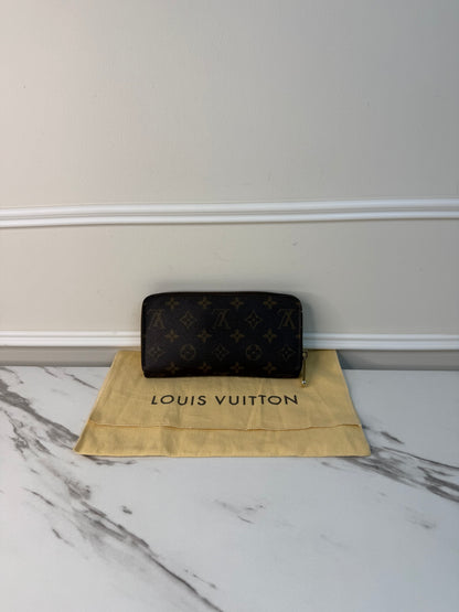 Louis Vuitton Zippy wallet in Monogram canvas