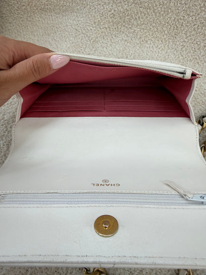 Chanel 19 woc white and gold