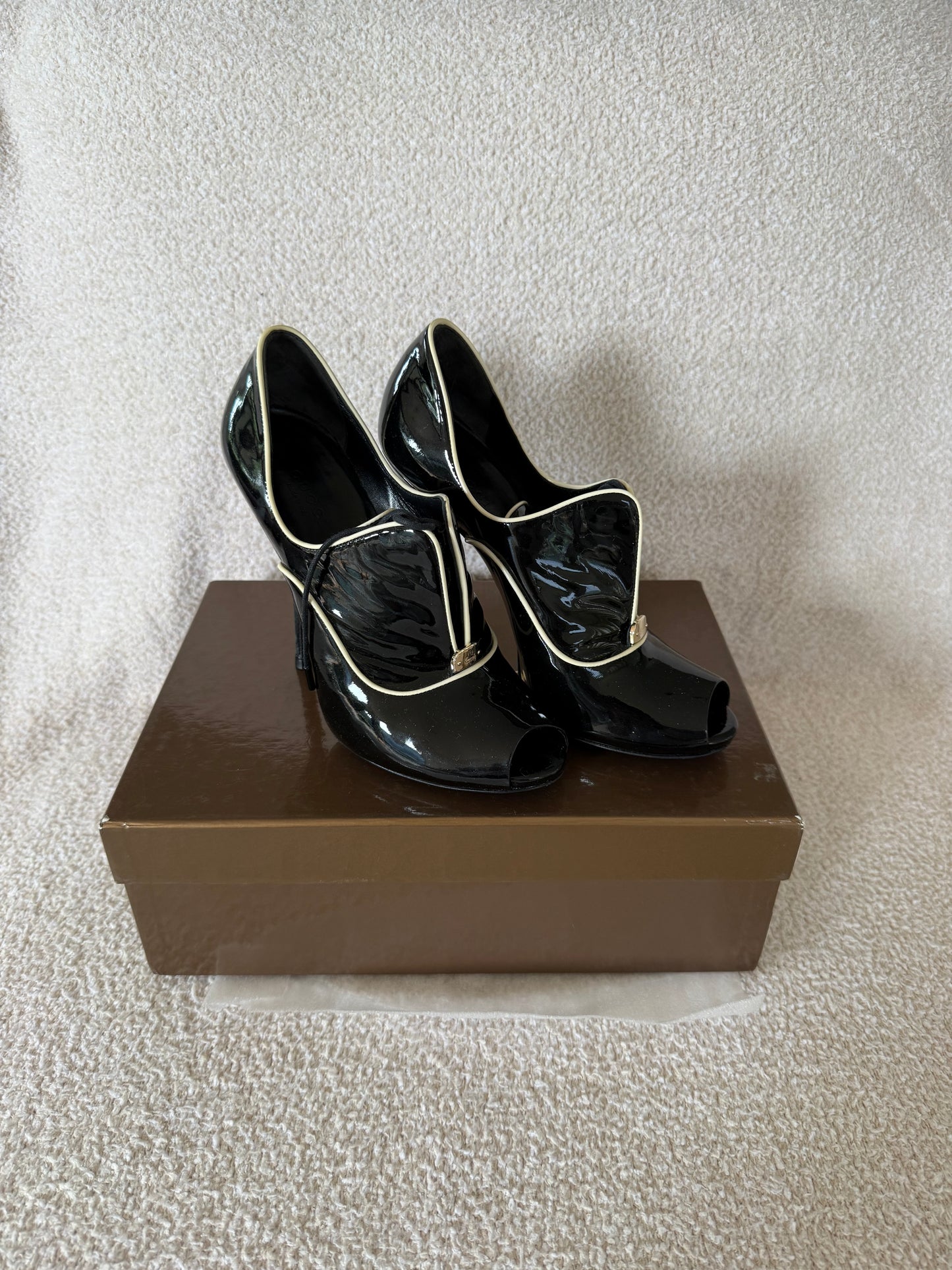 Gucci boots heels size 8
