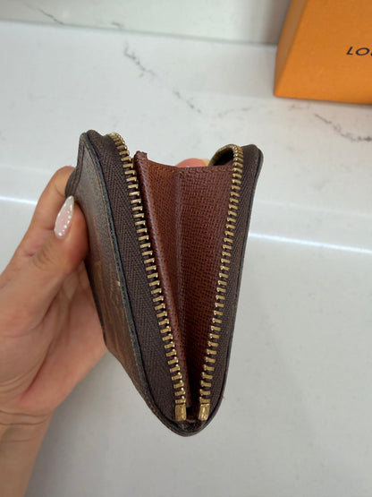 Louis Vuitton zippy card holder