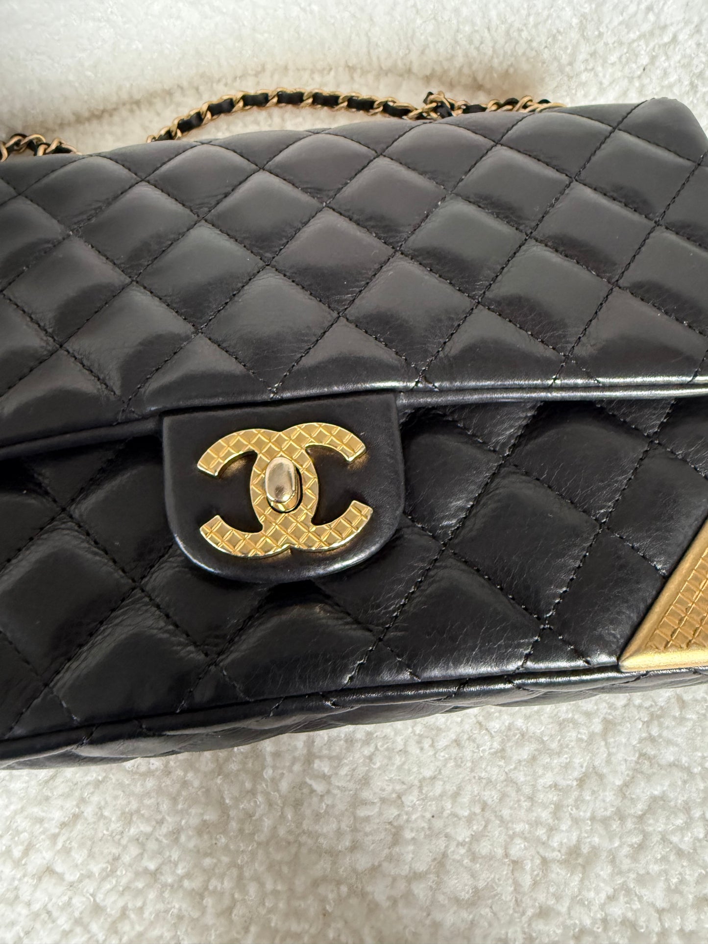 Chanel rock the corner flap