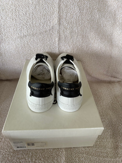 Givenchy Sneakers size 39
