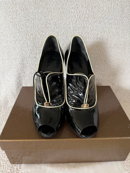 Gucci boots heels size 8