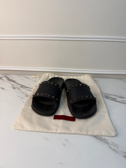 Valentino Garavani rubber Rockstud slide sandals size 39