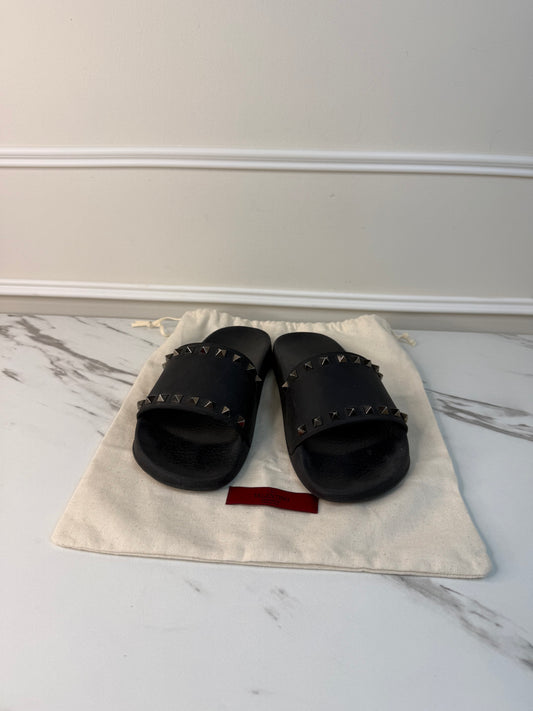 Valentino Garavani rubber Rockstud slide sandals size 39