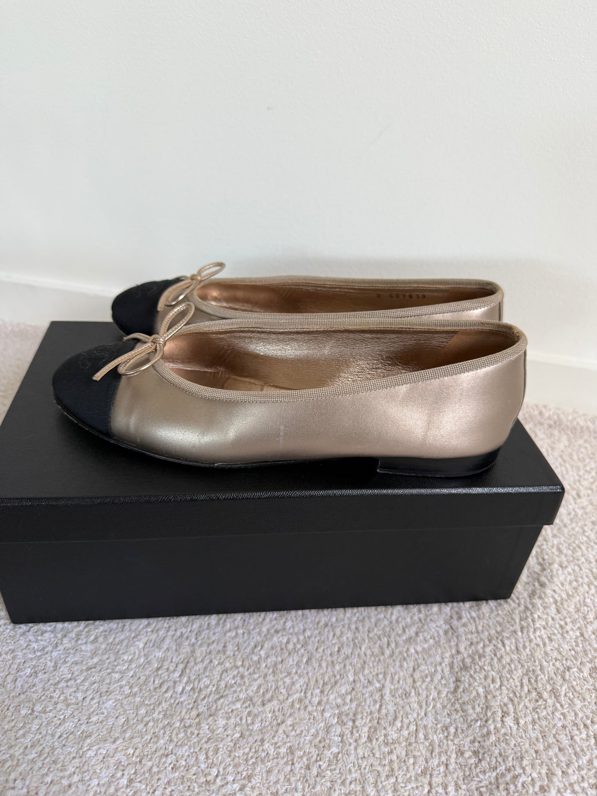 Chanel Metallic light gold lambskin ballet flats size 37.5
