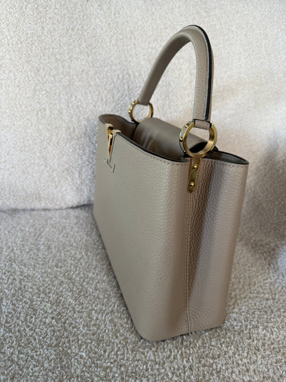 Louis Vuitton Capucines PM beige/Galet colour