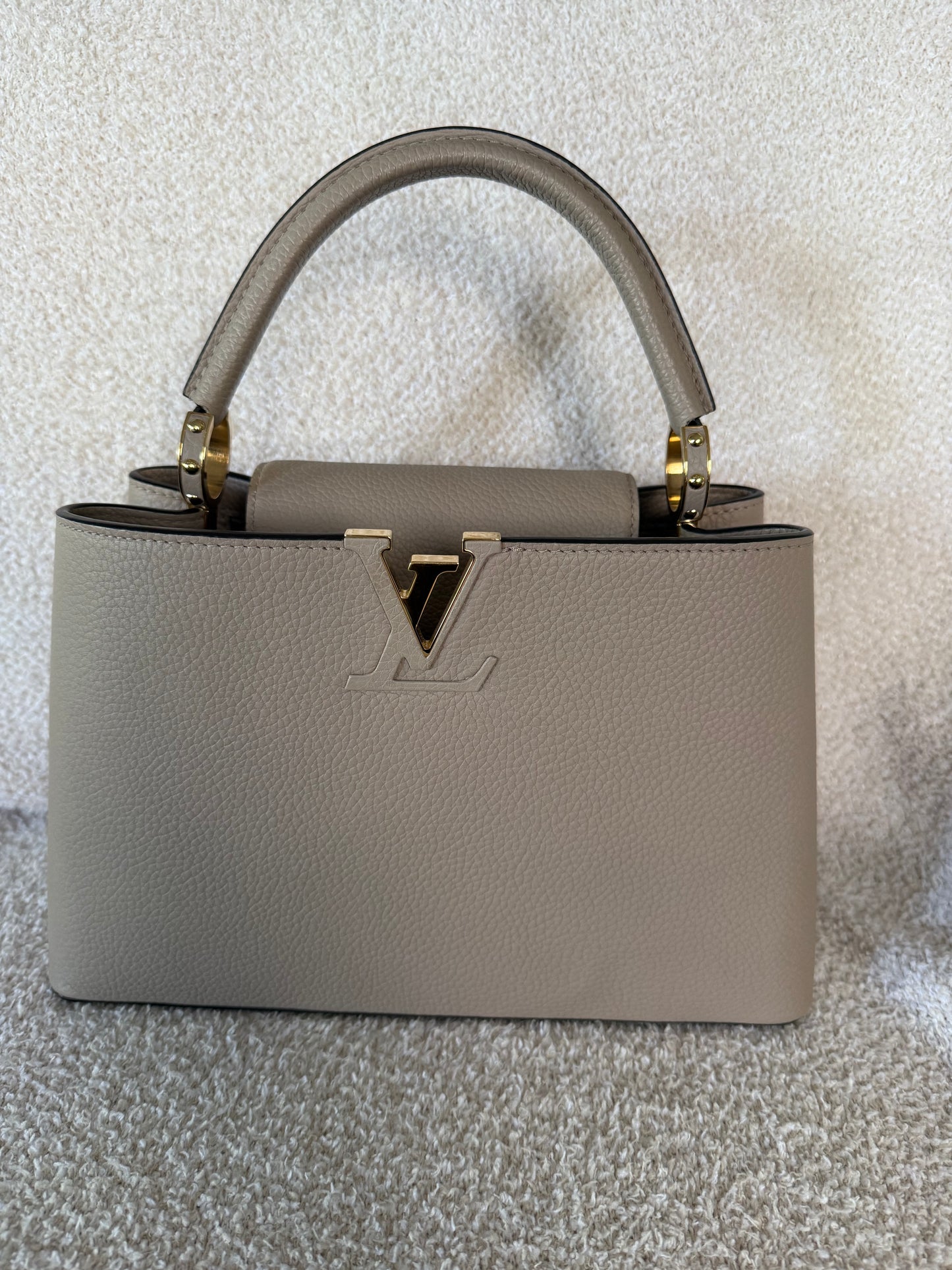 Louis Vuitton Capucines PM beige/Galet colour