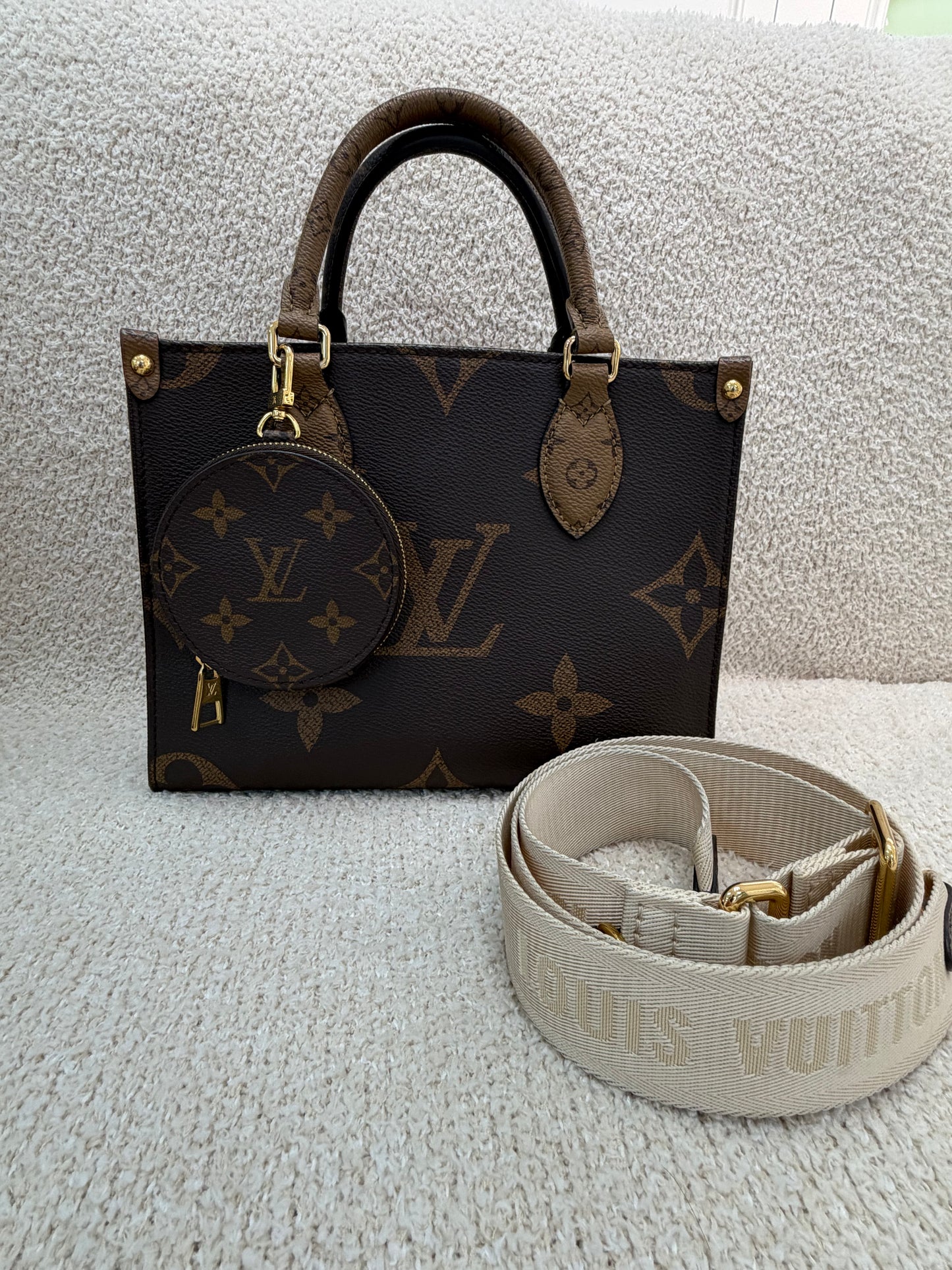 Louis Vuitton on the go PM