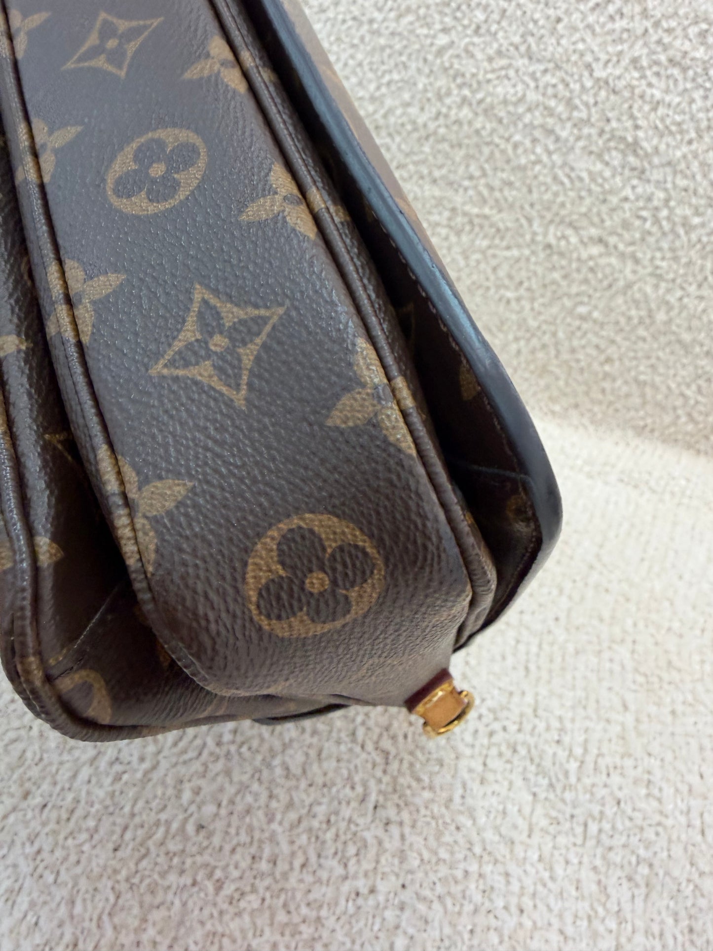 Louis Vuitton monogram Pochette Métis
