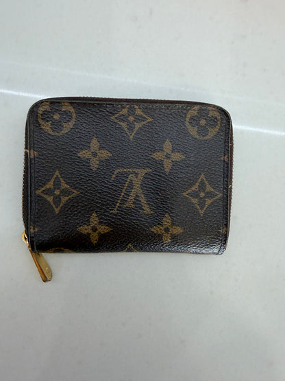 Louis Vuitton zippy card holder