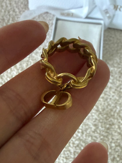 Dior Danseuse Etoile ring features gold-finish metal links