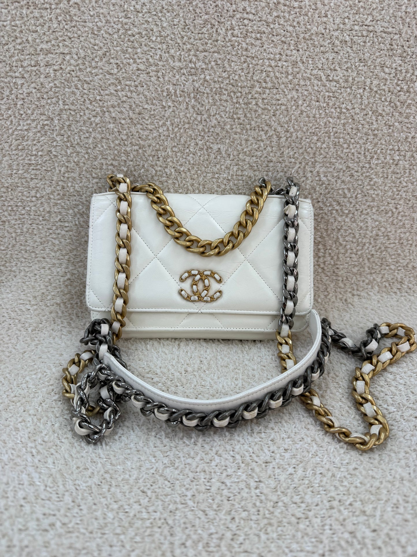 Chanel 19 woc white and gold