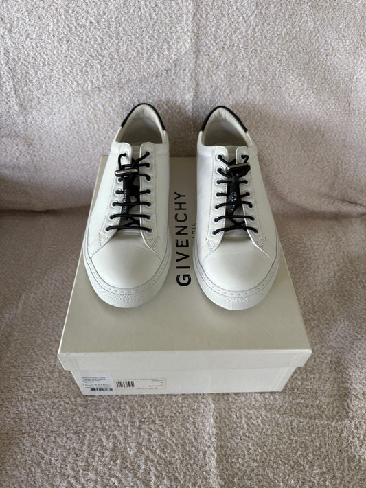 Givenchy Sneakers size 39