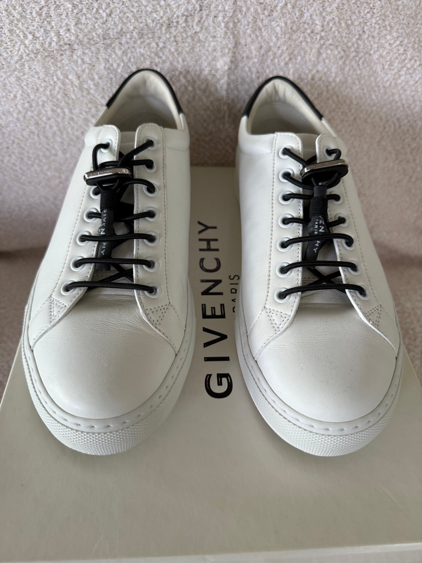Givenchy Sneakers size 39