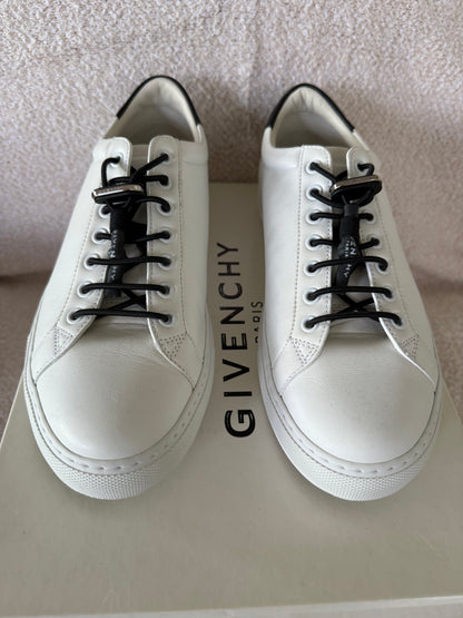 Givenchy Sneakers size 39