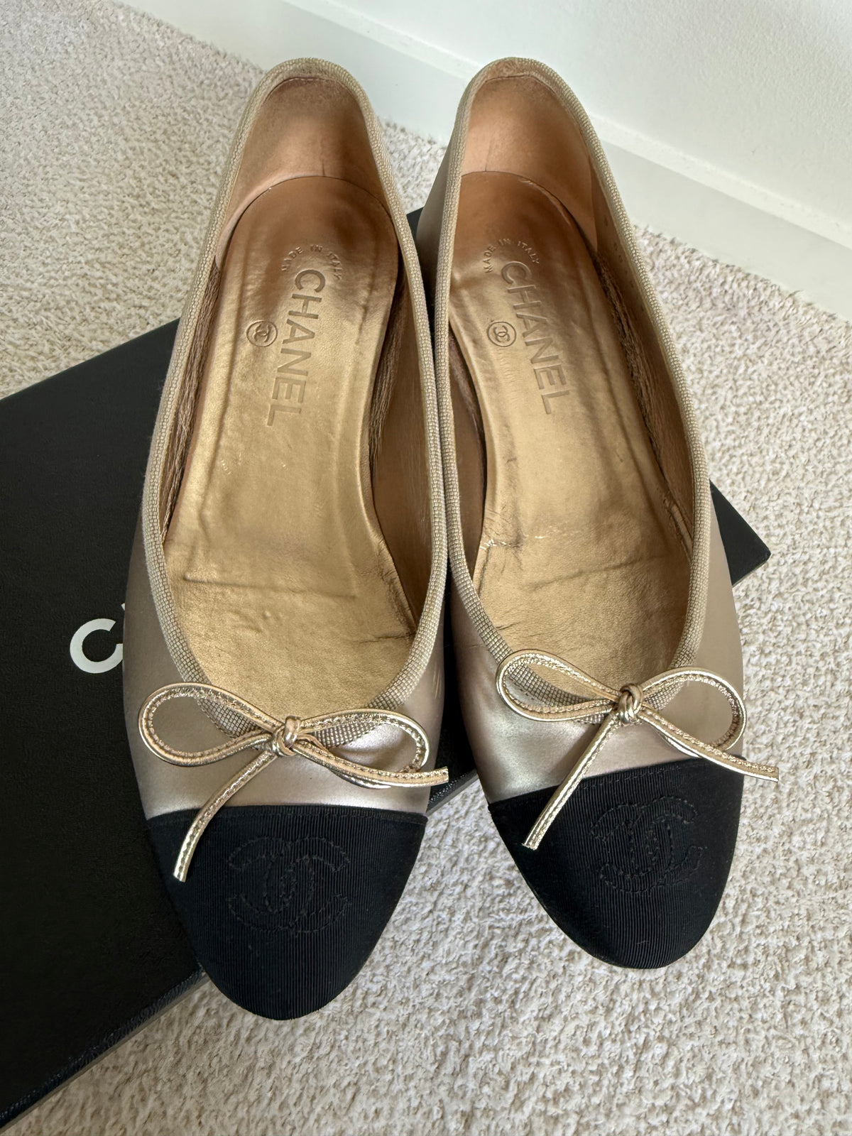 Chanel Metallic light gold lambskin ballet flats size 37.5