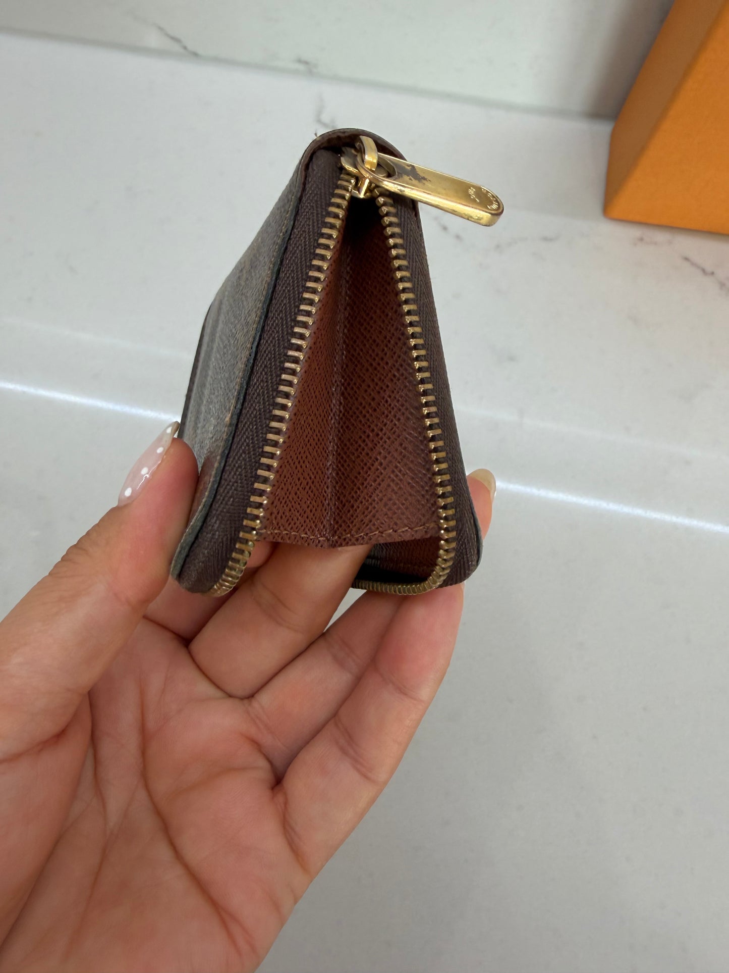 Louis Vuitton zippy card holder