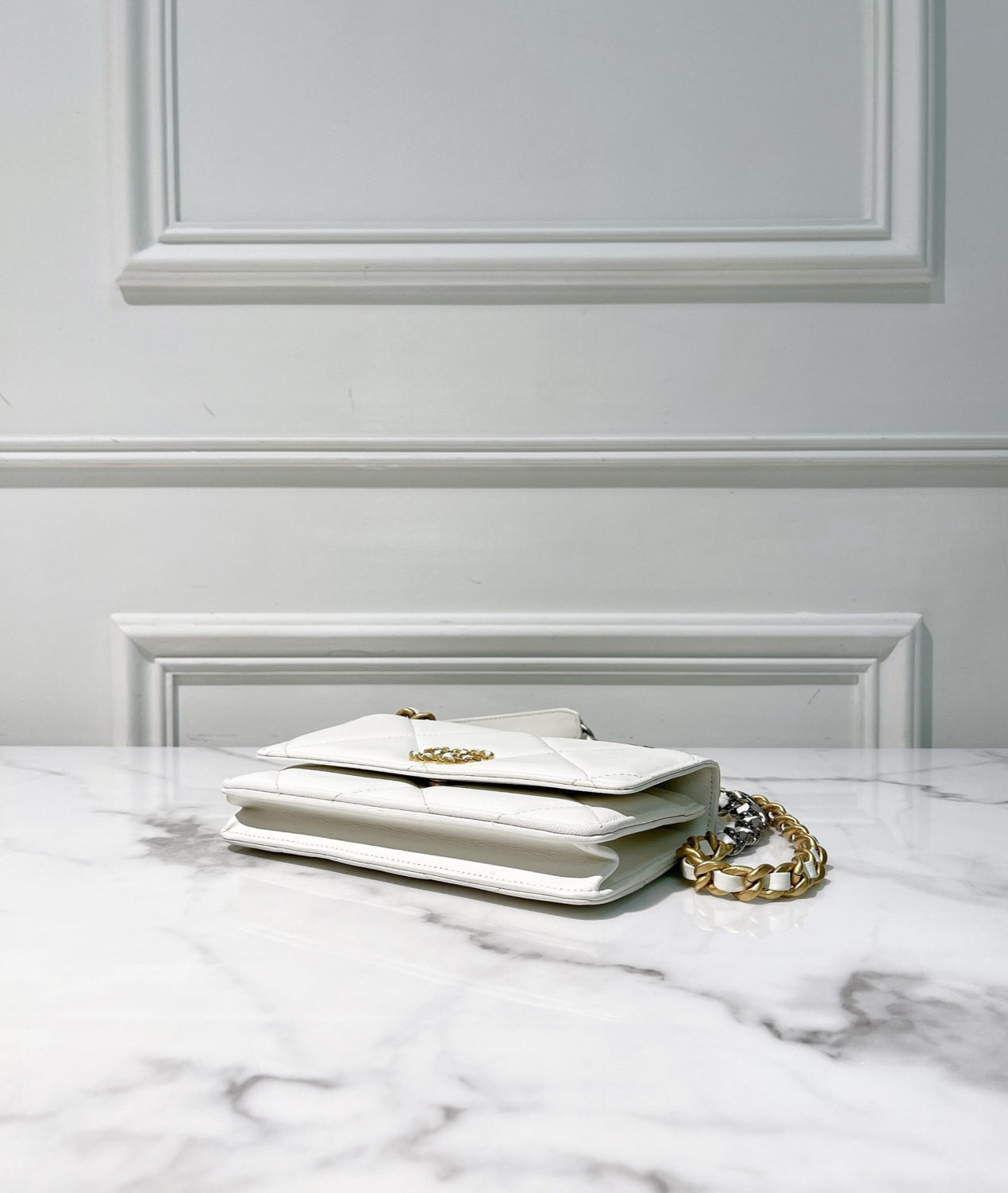 Chanel 19 wallet on chain white/gold