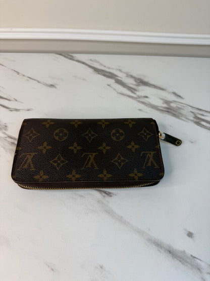 Louis Vuitton Zippy wallet in Monogram canvas