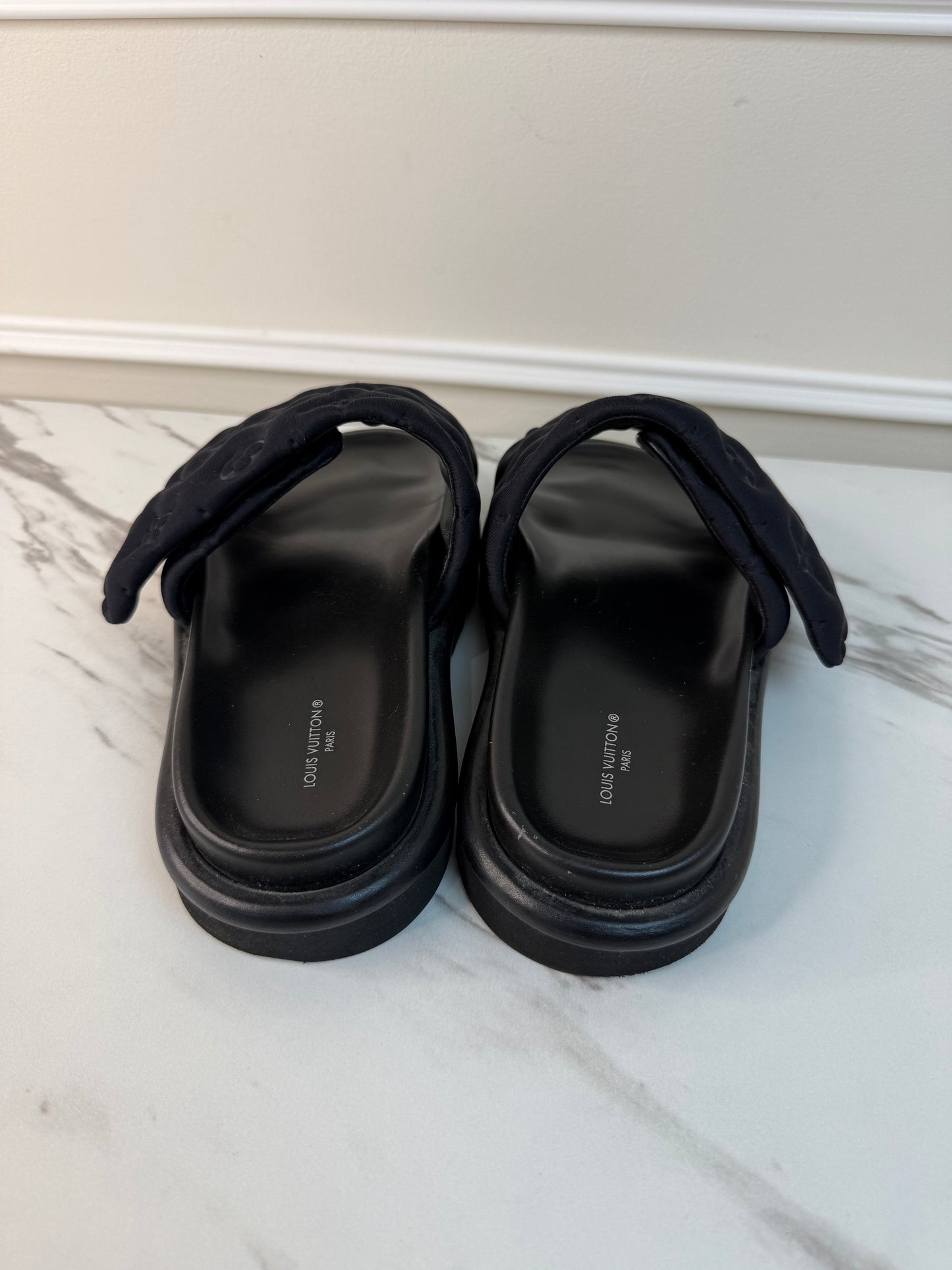 Louis Vuitton Pool Pillow flat comfort mules black size 39