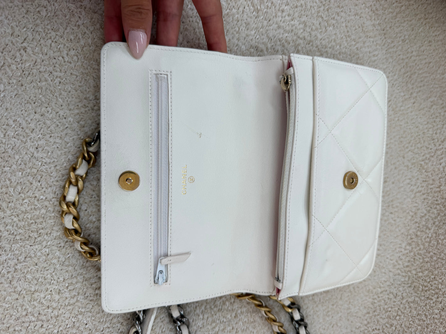 Chanel 19 woc white and gold