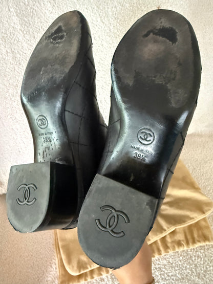 Chanel black tall riding boots featuring quilted leather details and a CC logo